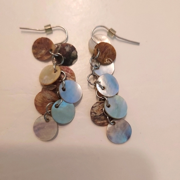 Beautiful shell/bead necklace and earrings set - Picture 2 of 2